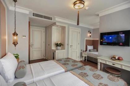 Raymond Blue Hotel - image 12