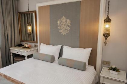Raymond Blue Hotel - image 14