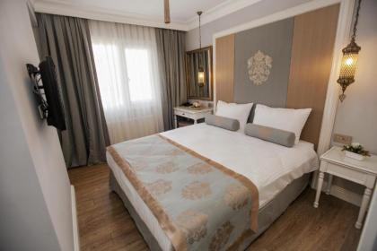 Raymond Blue Hotel - image 20