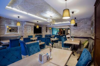 Raymond Blue Hotel - image 4
