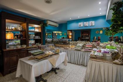 Raymond Blue Hotel - image 5