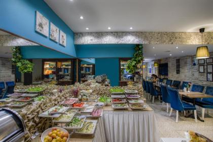 Raymond Blue Hotel - image 6