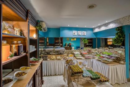 Raymond Blue Hotel - image 7