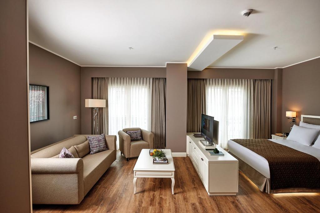 Renata Suites Boutique Hotel - image 4
