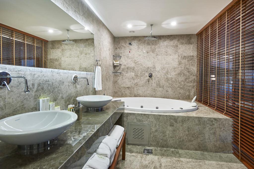 Renata Suites Boutique Hotel - image 6