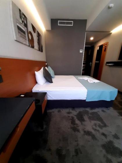 Sapko Airport Hotel - image 18