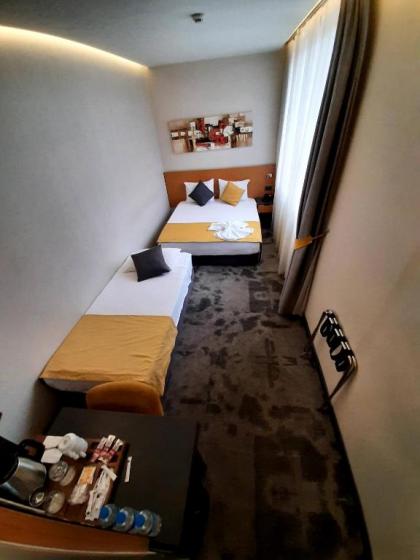 Sapko Airport Hotel - image 9