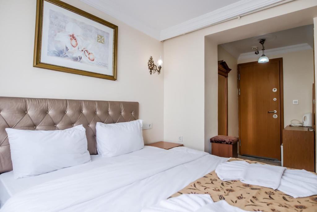 Camelot Apartment - image 7