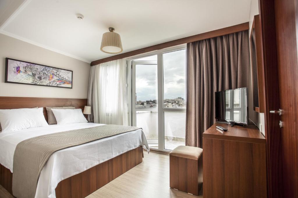 Cordis Hotel - main image