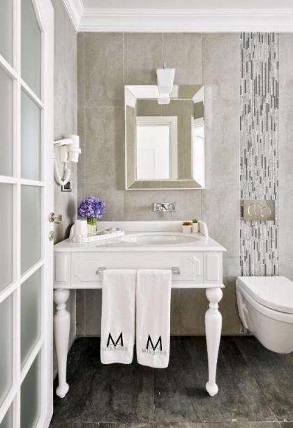 Mirrors Hotel - image 10