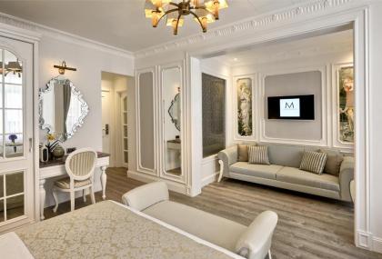 Mirrors Hotel - image 12