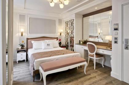 Mirrors Hotel - image 13