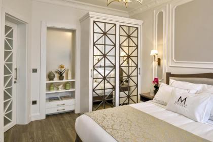 Mirrors Hotel - image 19