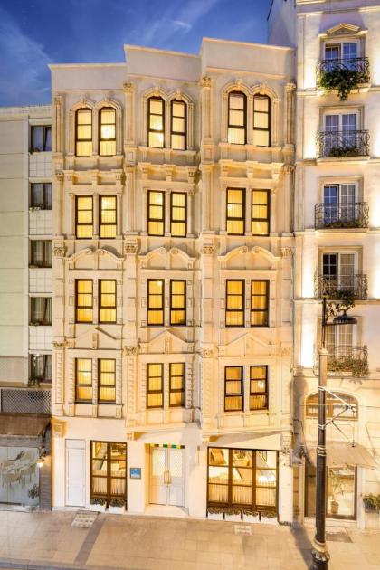 Lalahan Hotel - image 1