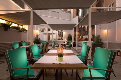 Lalahan Hotel - image 17