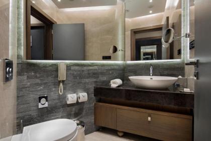 DoubleTree by Hilton Istanbul - Piyalepasa - image 13