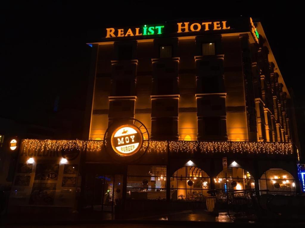 Realist Hotel - main image