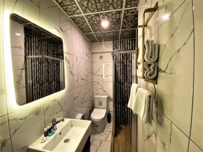Orange Airport Hotel - image 15