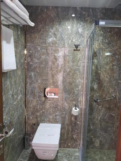 Perapolis Hotel - image 4