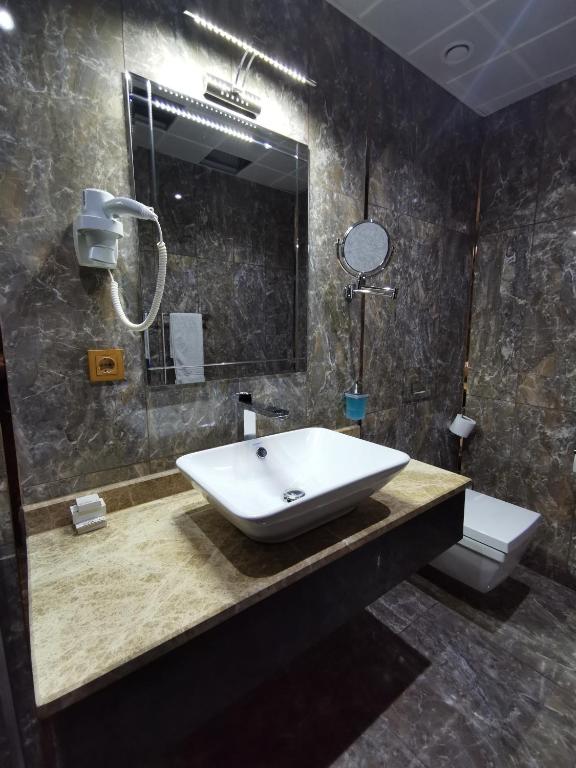 Perapolis Hotel - image 7