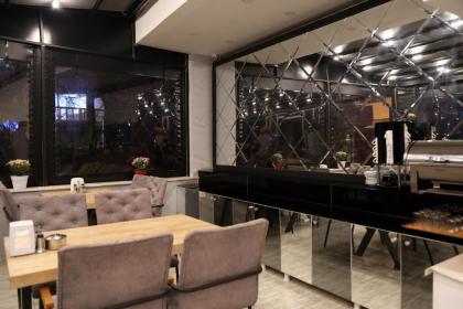 Paradise Airport Hotel - image 11
