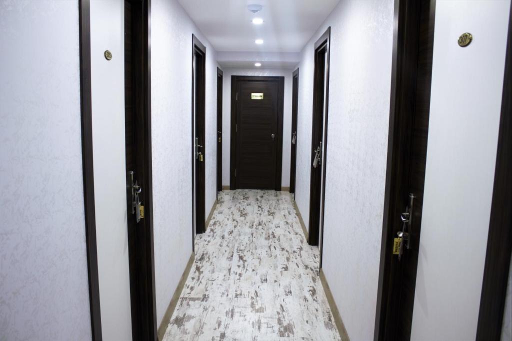 Paradise Airport Hotel - image 4