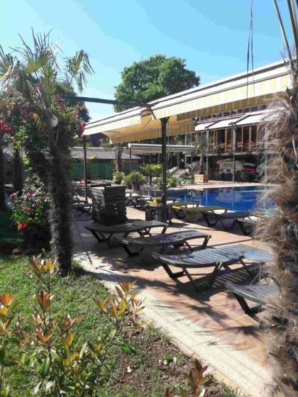 Green House Garden Park Hotel - image 15