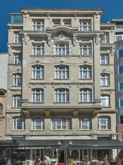 Alpek Hotel - image 1