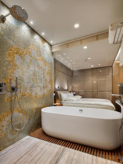 Fer Hotel - image 18