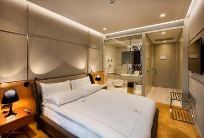 Fer Hotel - image 3