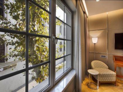 Fer Hotel - image 5