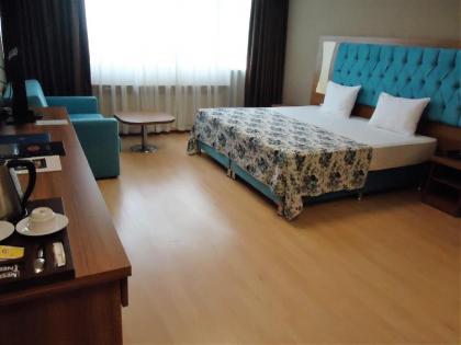 Golden Lounge Hotel - image 4