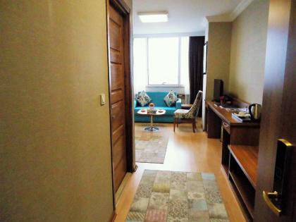 Golden Lounge Hotel - image 8