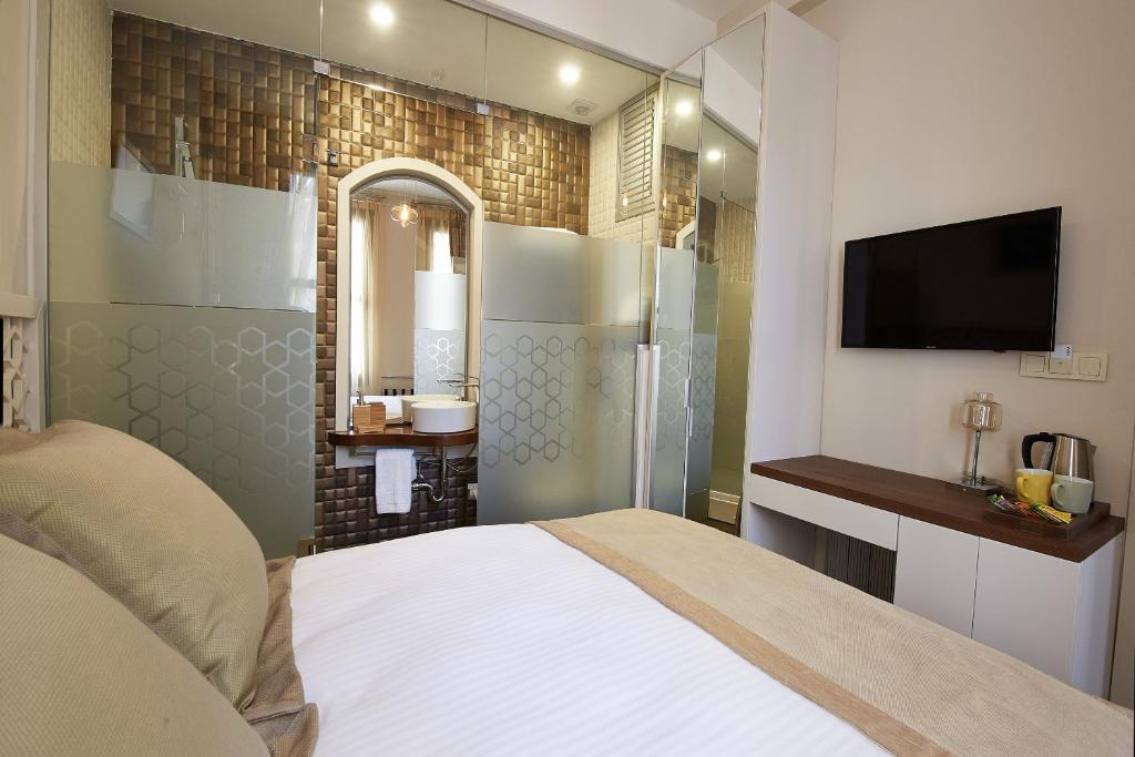 Arart Hotel - image 6