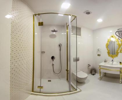 MB Deluxe Hotel - image 10