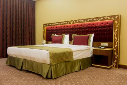 MB Deluxe Hotel - image 13