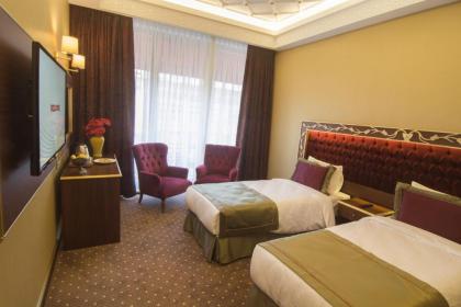 MB Deluxe Hotel - image 16