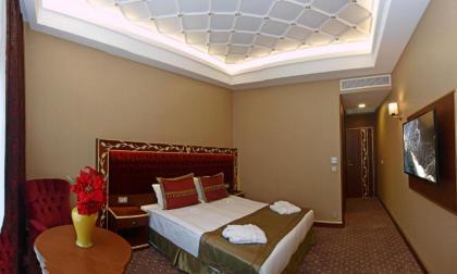 MB Deluxe Hotel - image 19