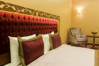 MB Deluxe Hotel - image 20