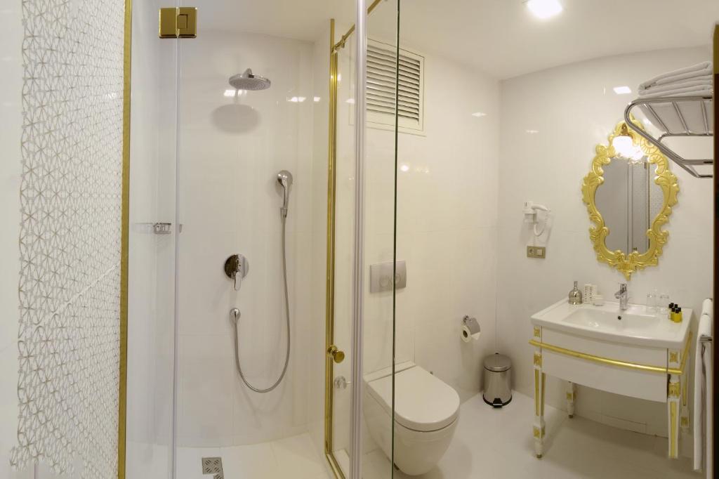 MB Deluxe Hotel - image 6