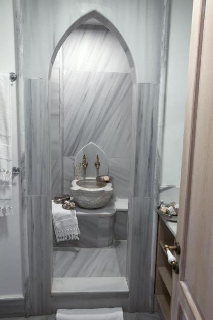 Hotel Empress Zoe - image 2