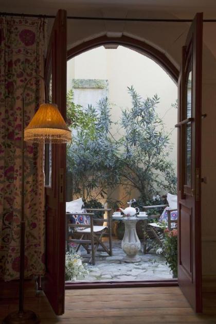 Hotel Empress Zoe - image 3