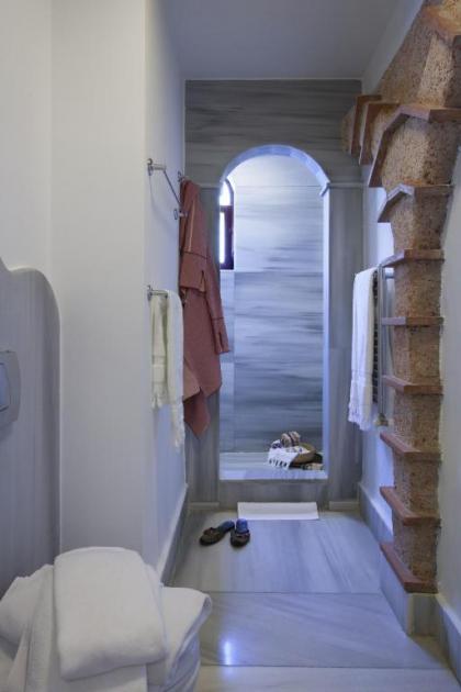 Hotel Empress Zoe - image 7