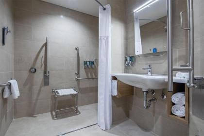 Hampton by Hilton Istanbul Zeytinburnu - image 11