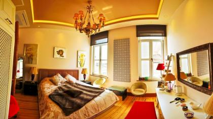 Maroon Residence - image 19
