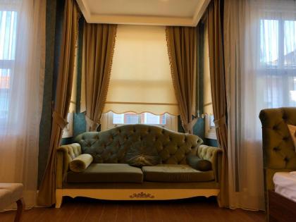 Rose Mansion by Otantik Suites - image 16