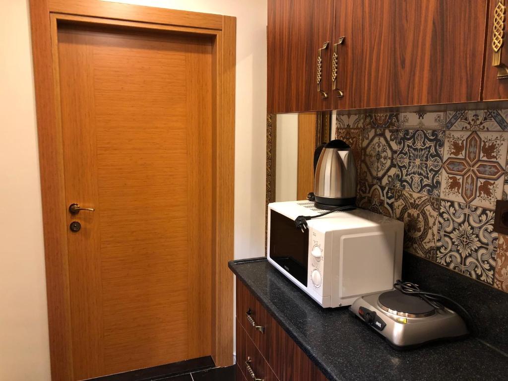 Rose Mansion by Otantik Suites - image 6