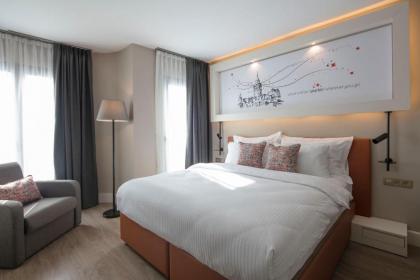 Sparkle Hotel - image 12