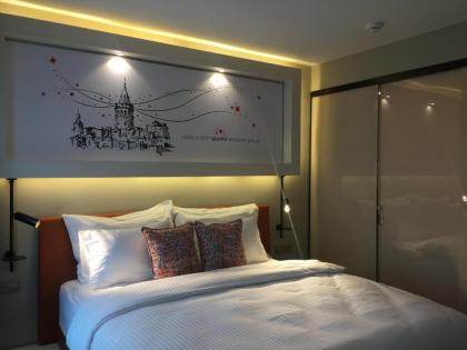 Sparkle Hotel - image 13