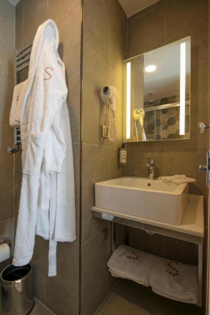 Sparkle Hotel - image 14